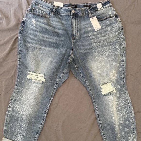 Judy Blue Paisley Bandana Print Mid-Rise Distressed Boyfriend Jeans Plus Sz 24W - Picture 5 of 11